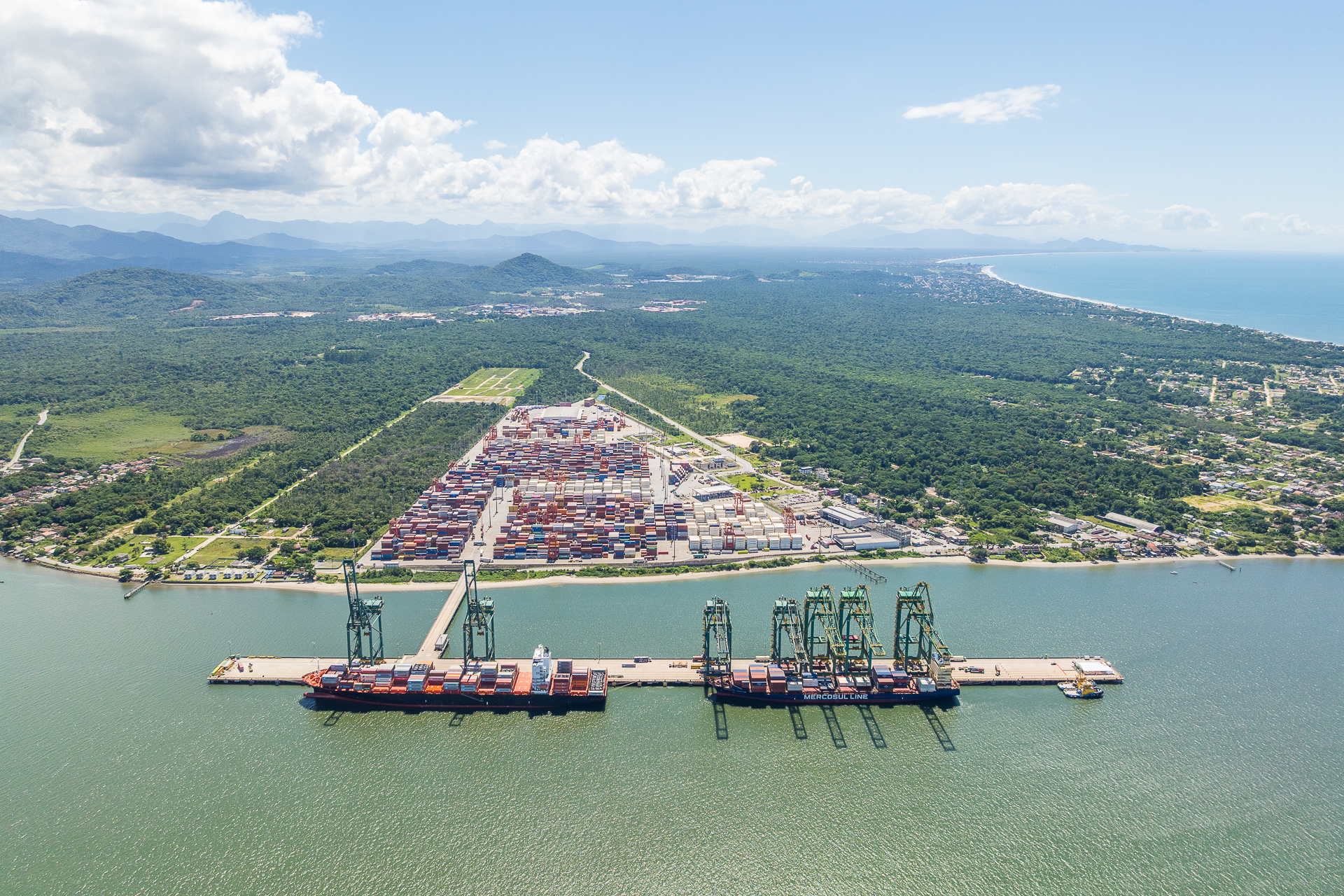 Governo do Estado e Porto de Itapoá firmam parceria para transformar a Baía da Babitonga em um dos melhores acessos portuários do Brasil