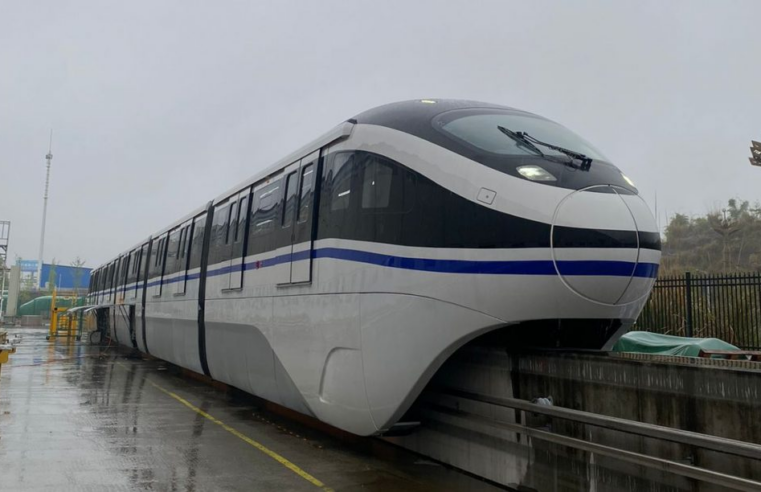 Terceiro trem da Linha 17-Ouro passa por testes na China