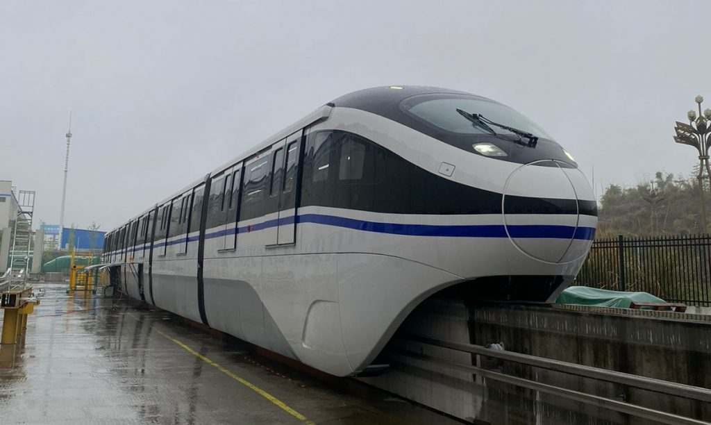 Terceiro trem da Linha 17-Ouro passa por testes na China